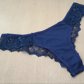 Calcinha Lisa - Com Renda Sofisticada e Sensual