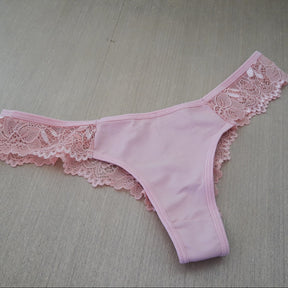 Calcinha Lisa - Com Renda Sofisticada e Sensual