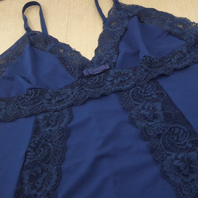 Camisola Plus Size - Tentação Decote em V e Detalhes em Renda