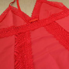 Camisola Plus Size - Tentação Decote em V e Detalhes em Renda