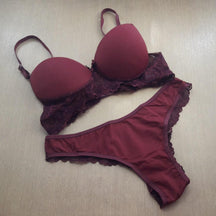 Lingerie Vermelho - Conjunto Atemporal Com Bojo e Renda Delicada